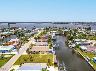 2609 Bayshore Dr, Matlacha, FL 33993