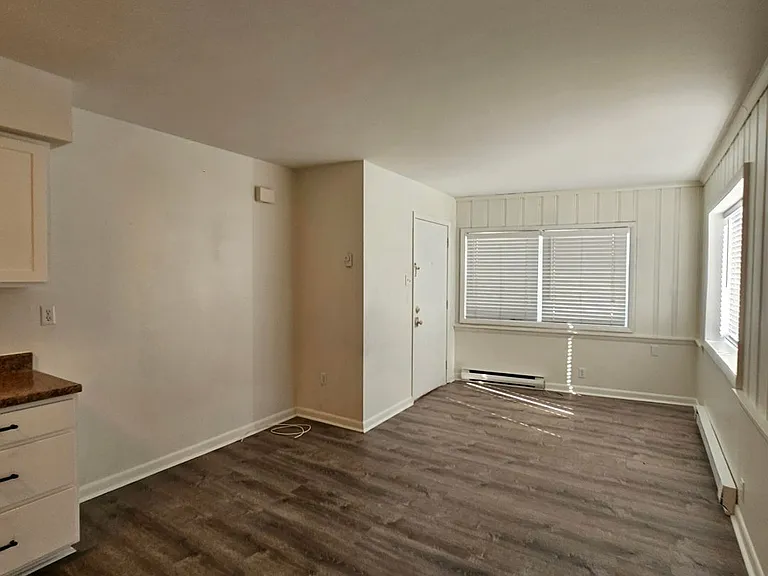 1232 N Main St — Photo 4