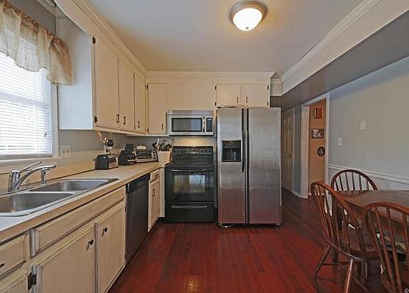 3rd image of 805 Ashley Pl