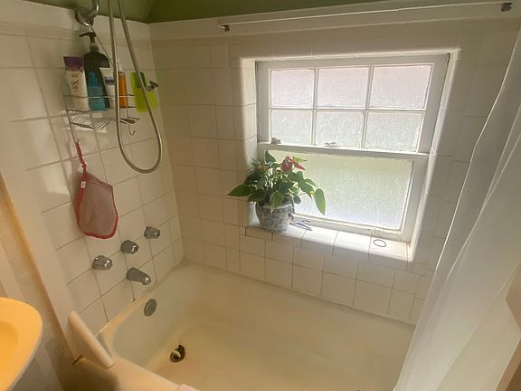 2nd image of 617 Hardendorf Ave NE #2