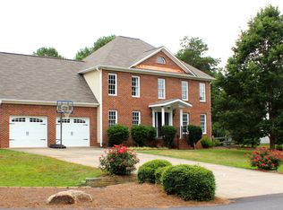 1215 Fairfield Creek Dr, Pfafftown, NC 27040