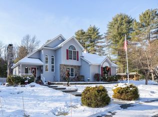 50 Holiday Dr, Hawley, PA 18428