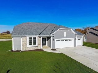 210 Windridge Ct, Slinger, WI 53086