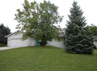 5841 Broad St, Roscoe, IL 61073