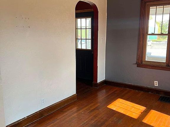 5th image of 111 N River St