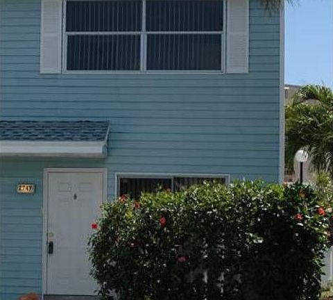 5th image of 2747 NE 15th St