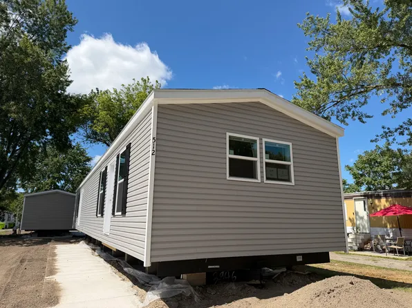 512 Thoreau #11, South Lyon, MI 48178