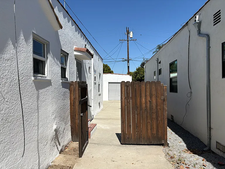 3022 Farmdale Ave — Photo 37