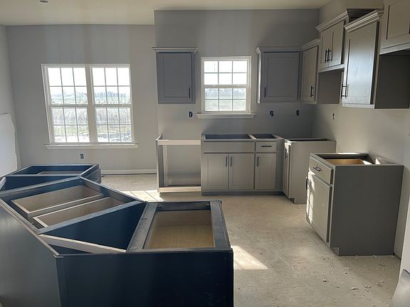 5th image of 728 Robinson Dr