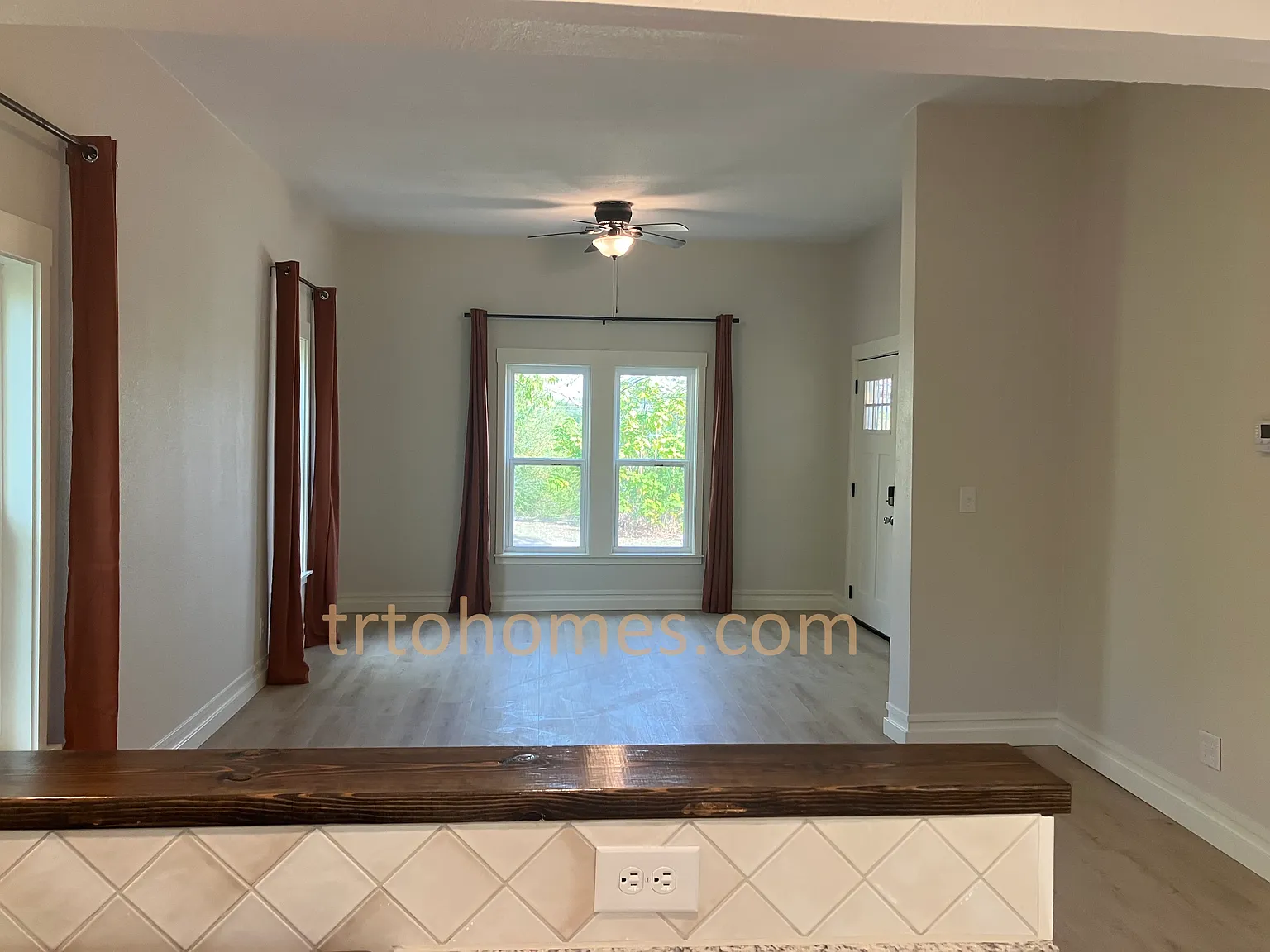 2 bed, 909 sqft, $1,200 — Photo 2