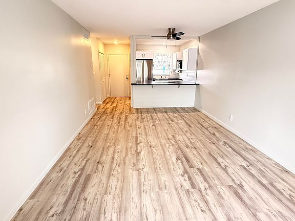 5th image of 1114 Lake Terrace #205