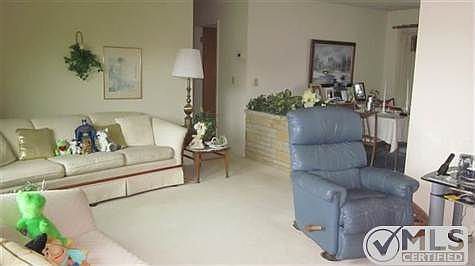 4th image of 203 W Nicolet Blvd