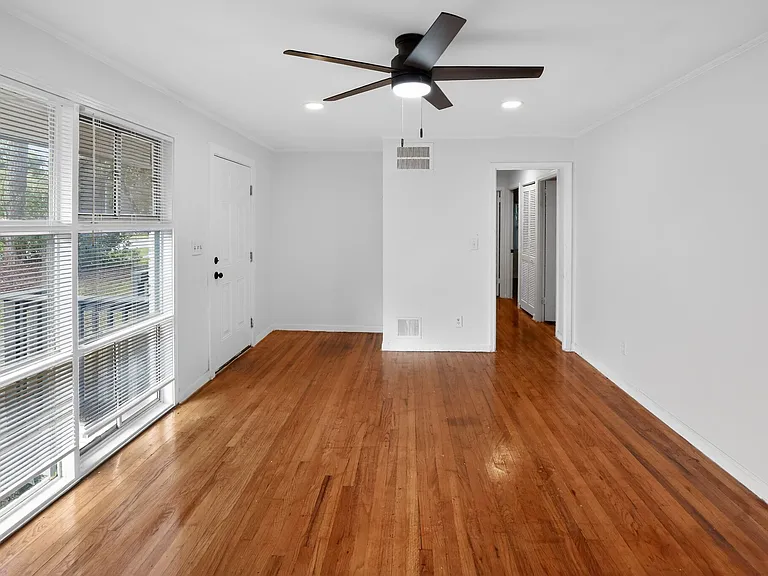 1929 W Oakland Ave — Photo 12