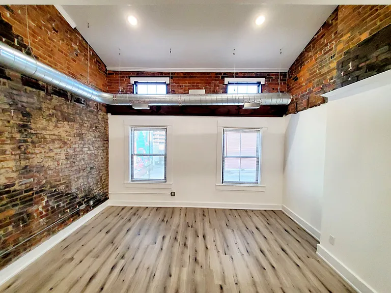 36 W Court St #4F — Photo 9
