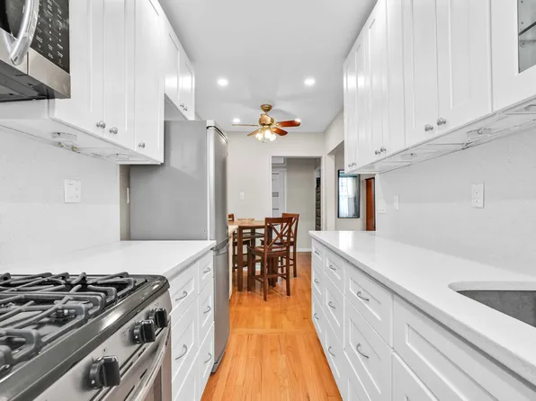 70-47 Park Drive East image 11 of 20