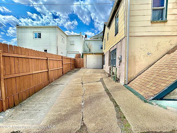 2nd image of Stafford Ave Rear 1109