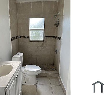 4th image of 944 NW 81st St #A