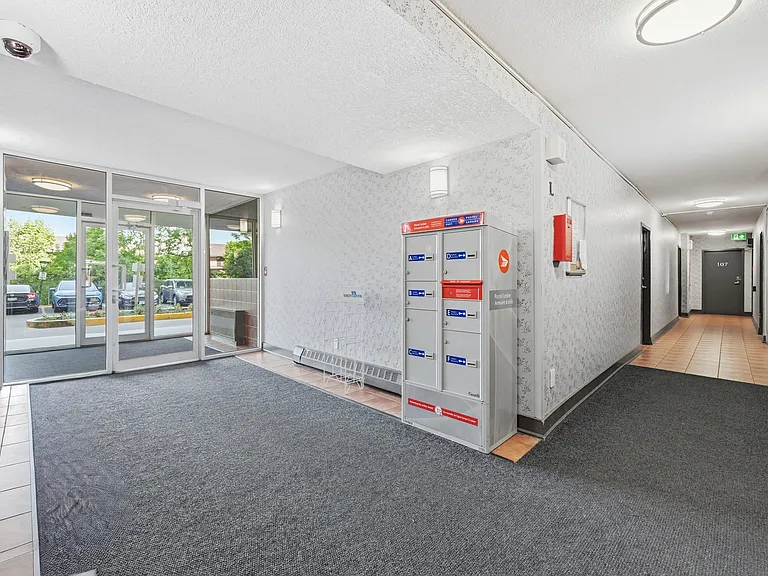2772 Barton St E — Photo 13