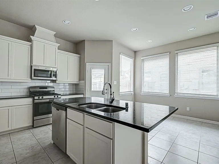 315 Biltmore Loop — Photo 19