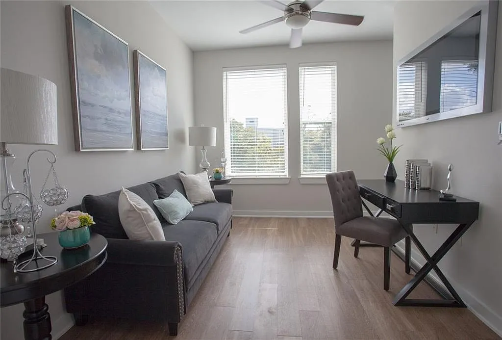 Studio, 600 sqft, $2,000 — Photo 2