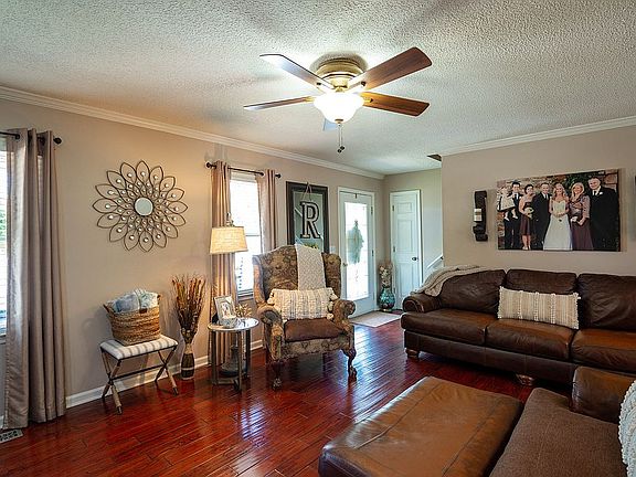 4th image of 135 Garden Hill Dr