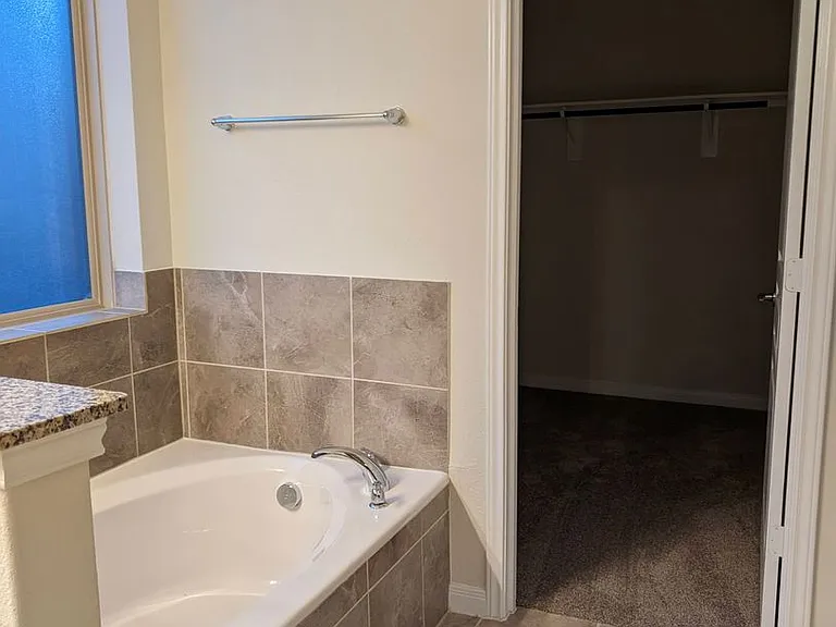 5206 Gerent Ln — Photo 18