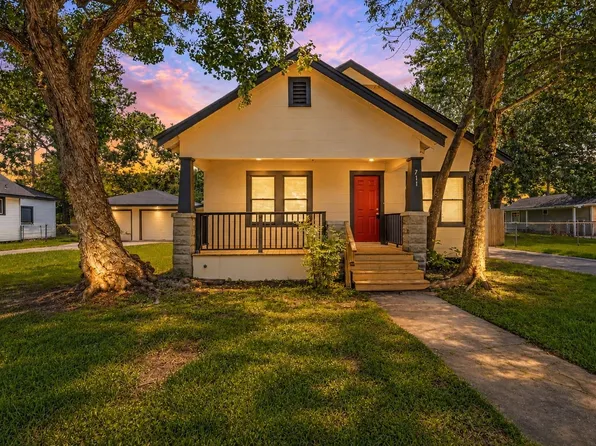 711 Bowie St, Baytown, TX 77520