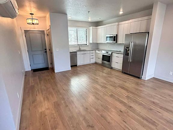 2nd image of 1713 W Jefferson St APT 202