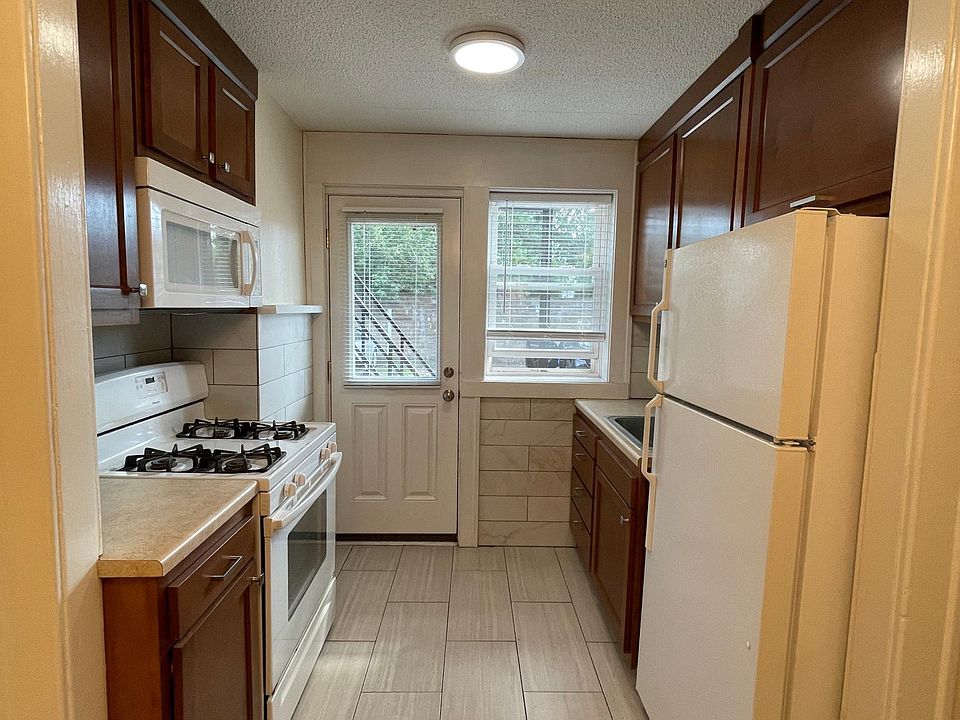1st image of 1054 Kenmore Ave APT 10