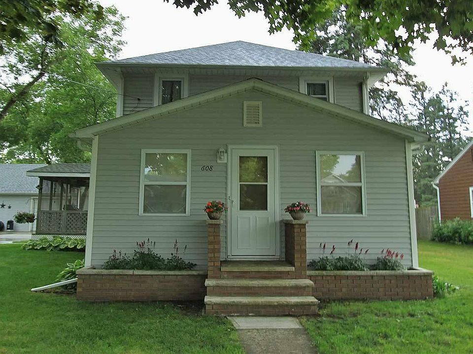 1st image of 608 Main St