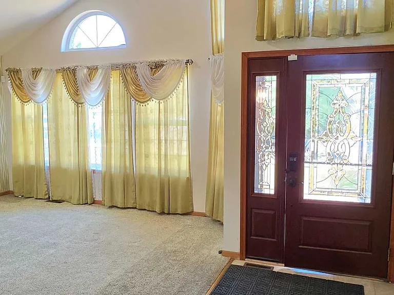 2416 Boxwood Ln — Photo 6