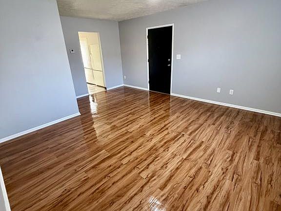 4th image of 841 Moyer Ave #3