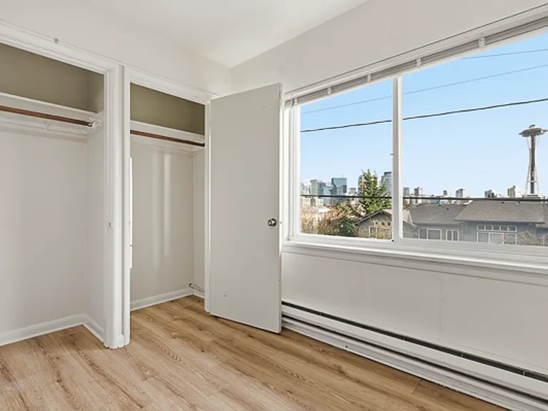 372 Aloha St — Photo 15