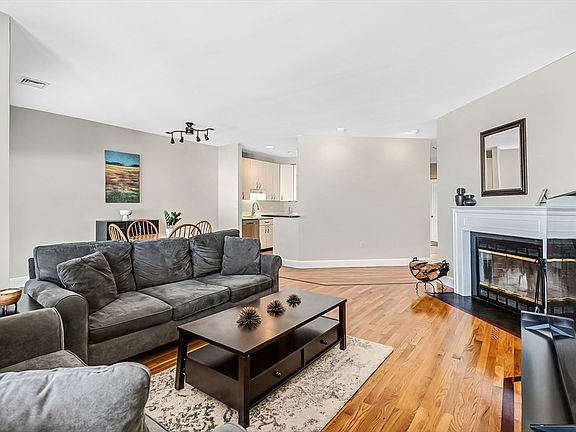 4th image of 171 Walnut St Unit 10