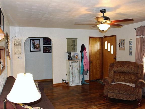 3rd image of 209 E Highland Ave