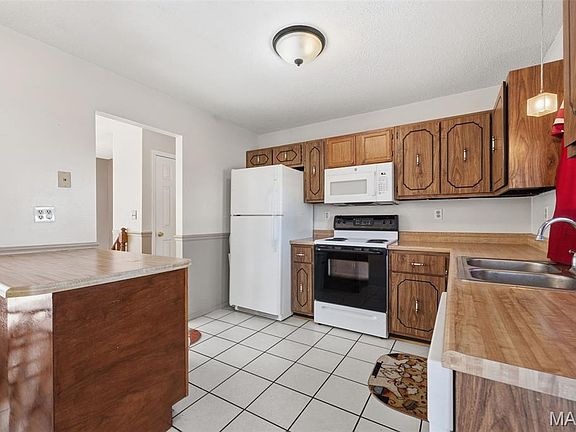 4th image of 3969 Scott Robert Dr