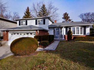 1812 Azalea Ln, Mount Prospect, IL 60056
