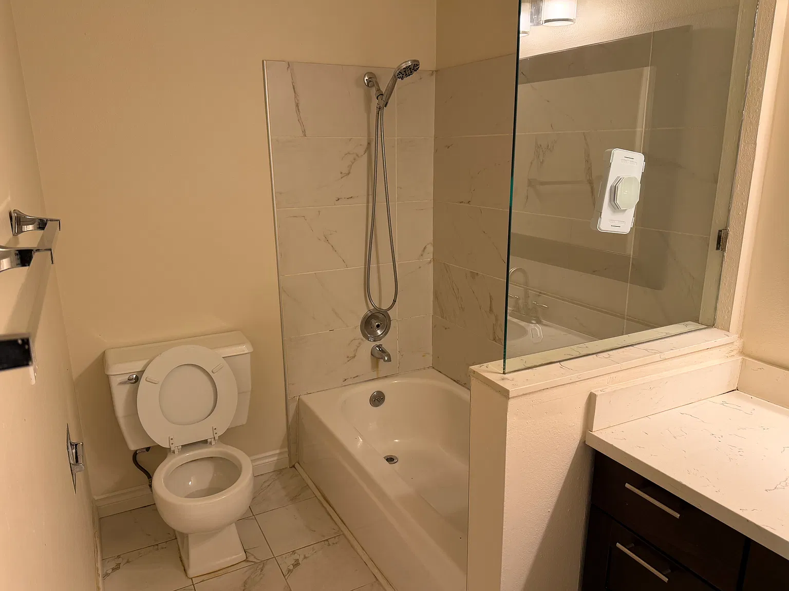 2 bed, 823 sqft, $2,600 — Photo 3