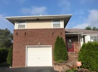 6 Avon Rd, Farmingdale, NY 11735