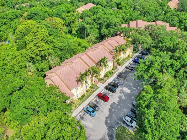 2300 NW 33rd Street #905, Oakland Park, FL 33309