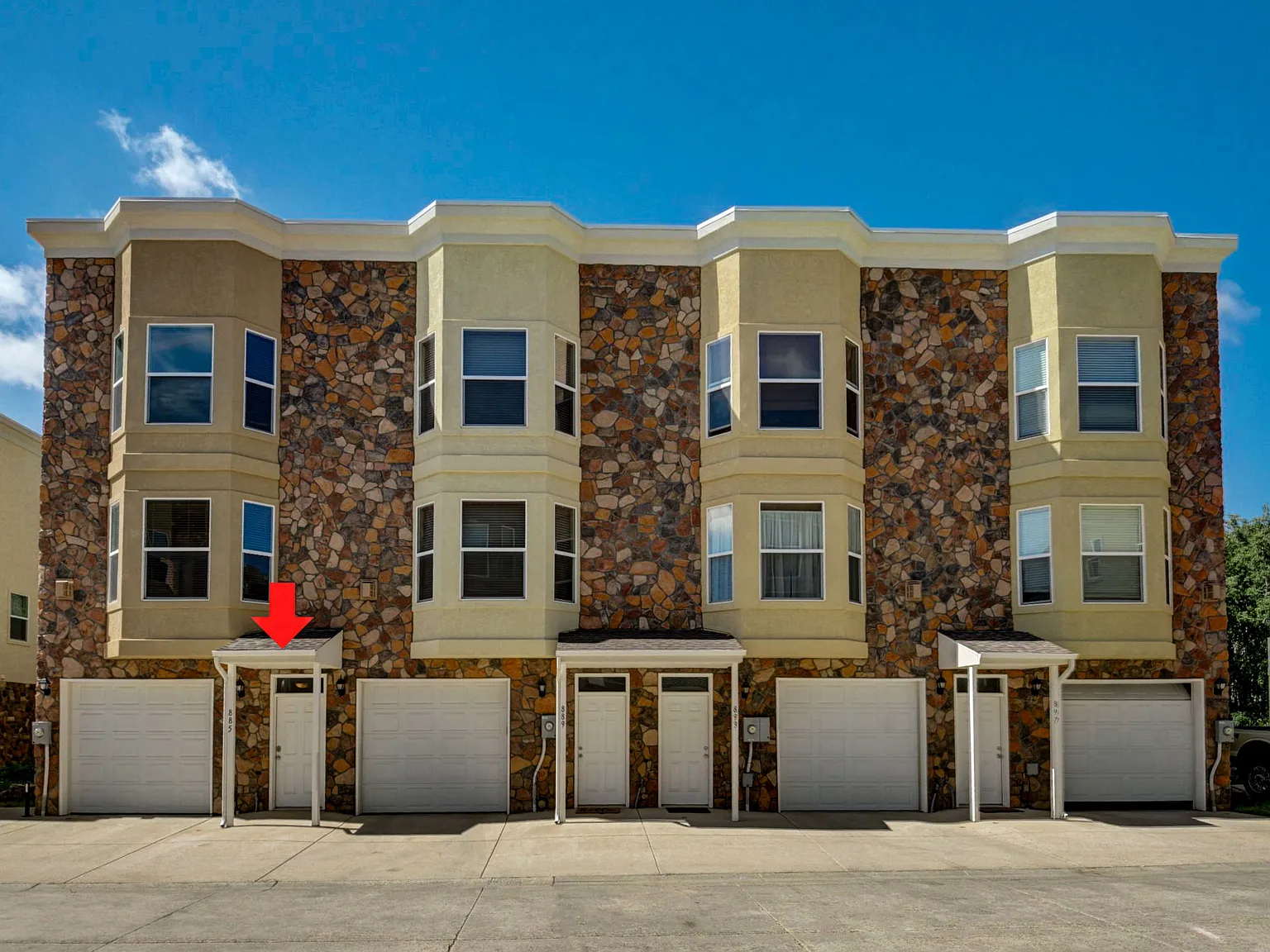Vernon Drive, 885 - 1 — Photo 4
