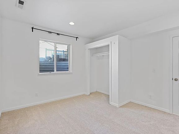 5th image of 1294 W Caspian Ln