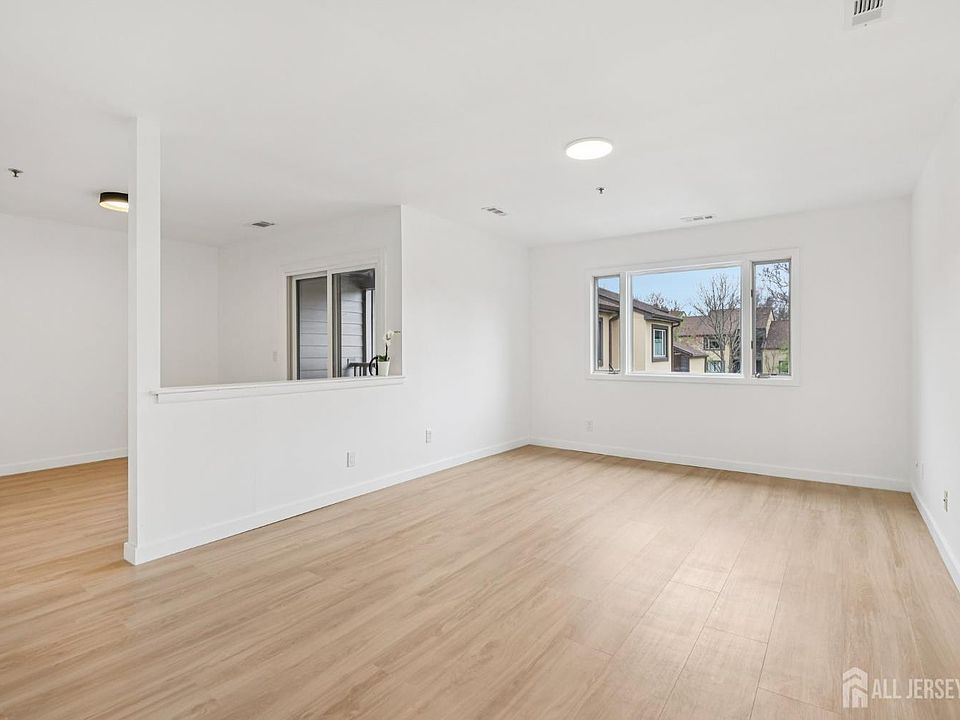 1st image of 1304 Sayre Dr