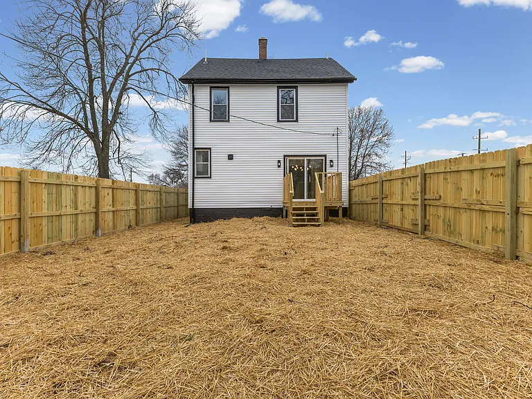2554 Parker St — Photo 18