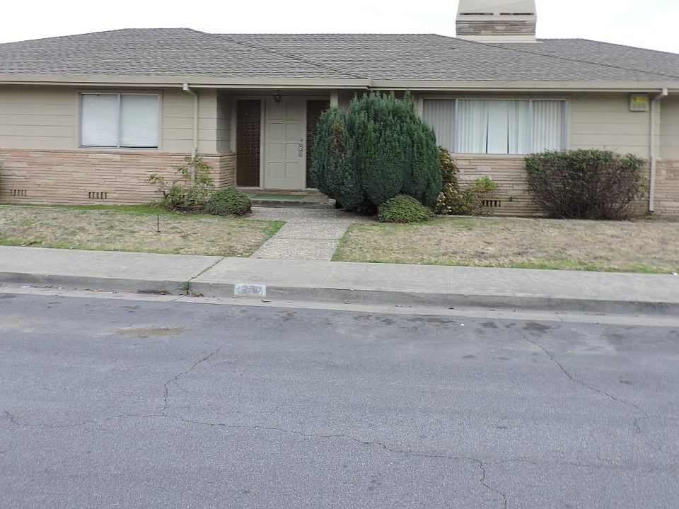 1st image of 850 Lake Village Dr