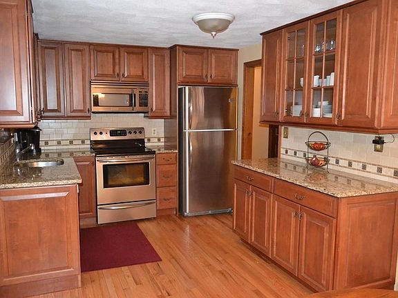 4th image of 48 High Pine Dr