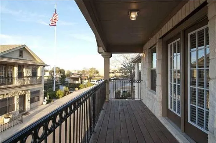 1 bed, 1090 sqft, $1,800 — Photo 3