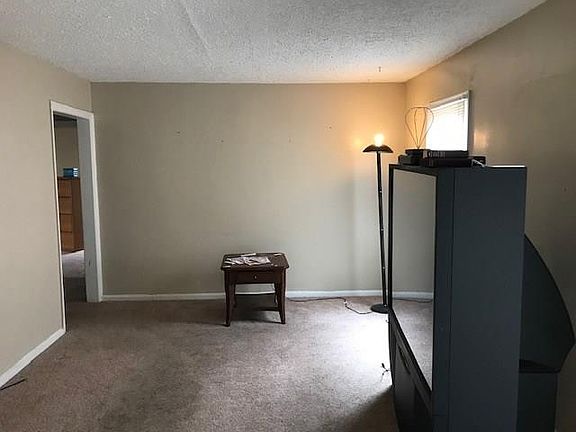 4th image of 3825 N Temple Ave