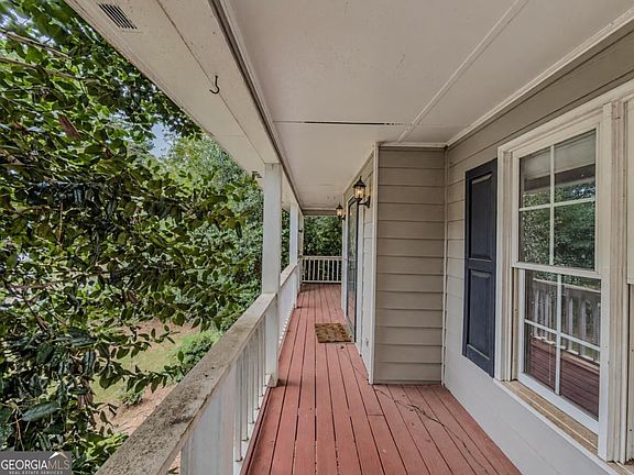 4th image of 220 Timber Laurel Ln