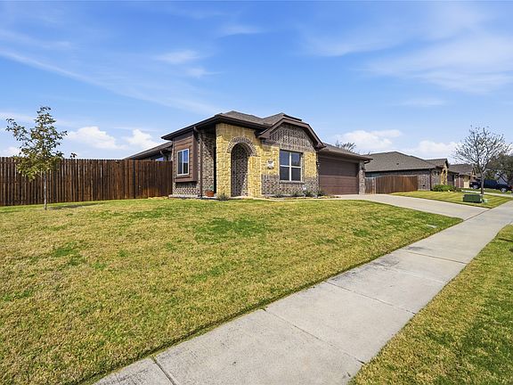 4th image of 543 Johnson Dr